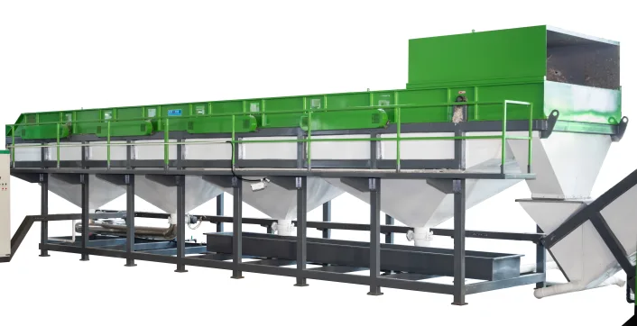 Floating washing tank for rinsing PP and HDPE plastic flakes