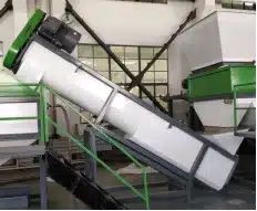 Low-speed friction washer cleaning rigid PP and HDPE plastic flakes